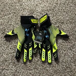 Under Armour youth football gloves